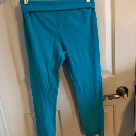 Lululemon 🍋 Crop - Picture 2 of 3